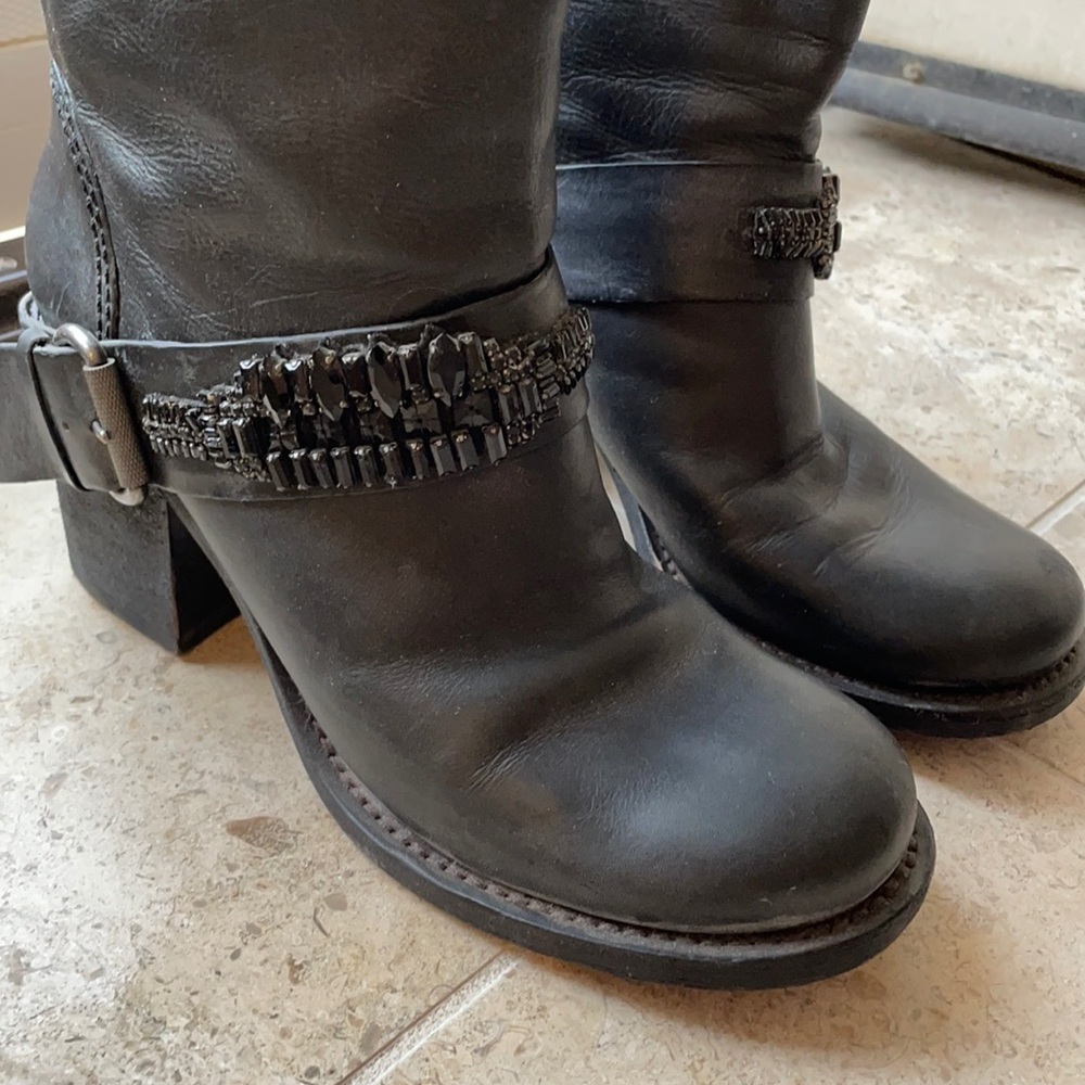 Vera Wang Lavender Genuine Boot